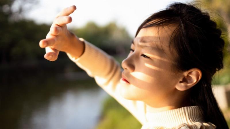 Khắc phục các vấn đề thường gặp khi sử dụng đèn để bàn làm việc như bóng đổ hay ánh sáng chói